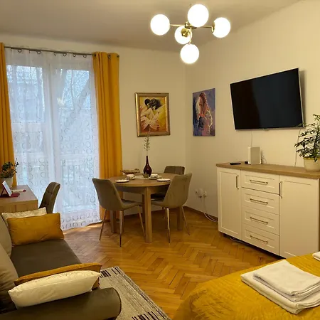 Klimatyczny Na Bielanach Przy Metrze *