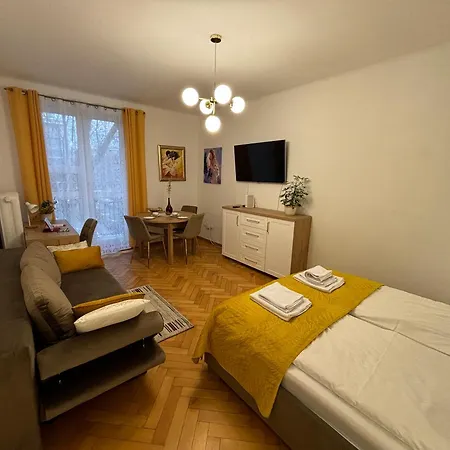 Klimatyczny Na Bielanach Przy Metrze *